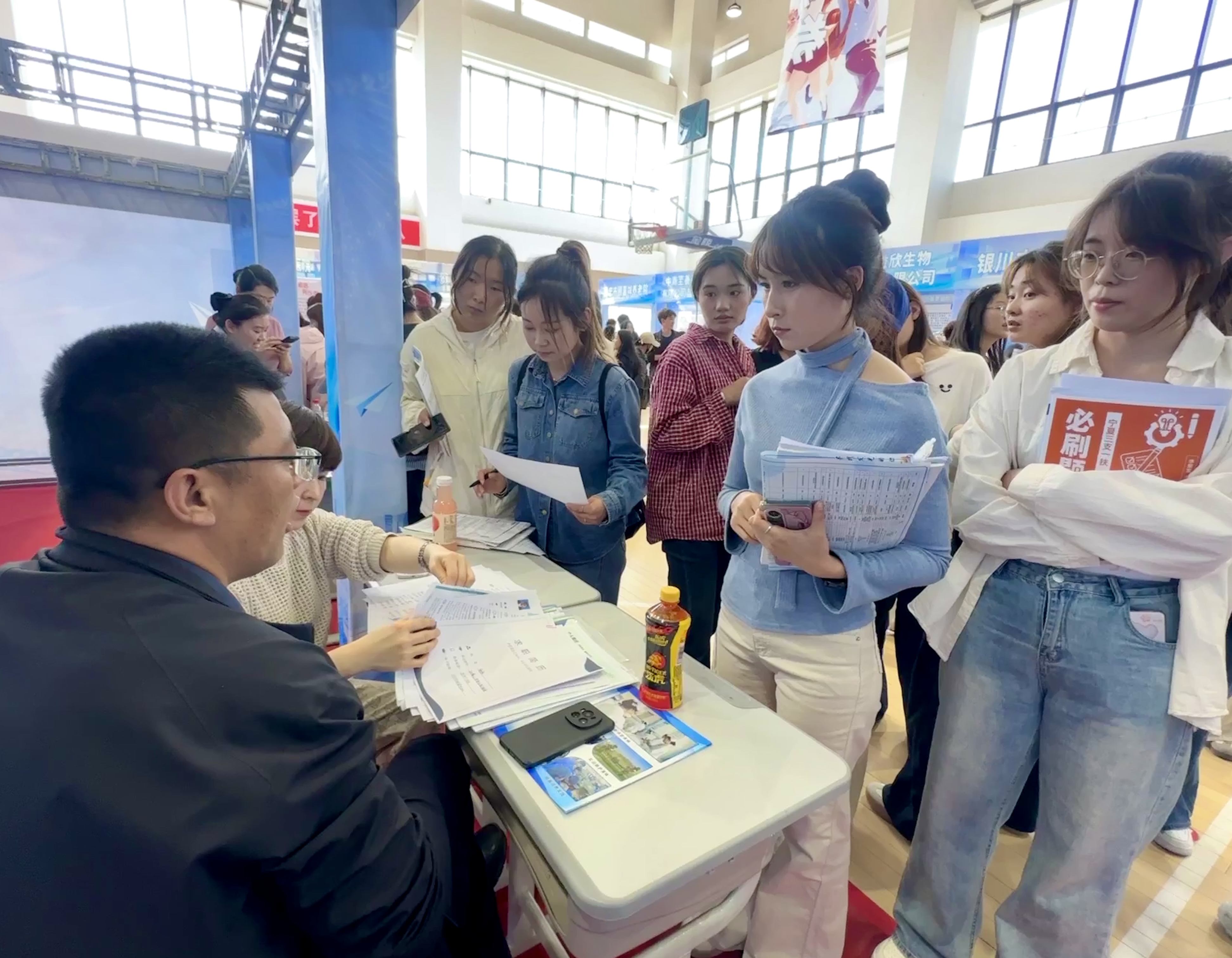 招聘会3.jpg